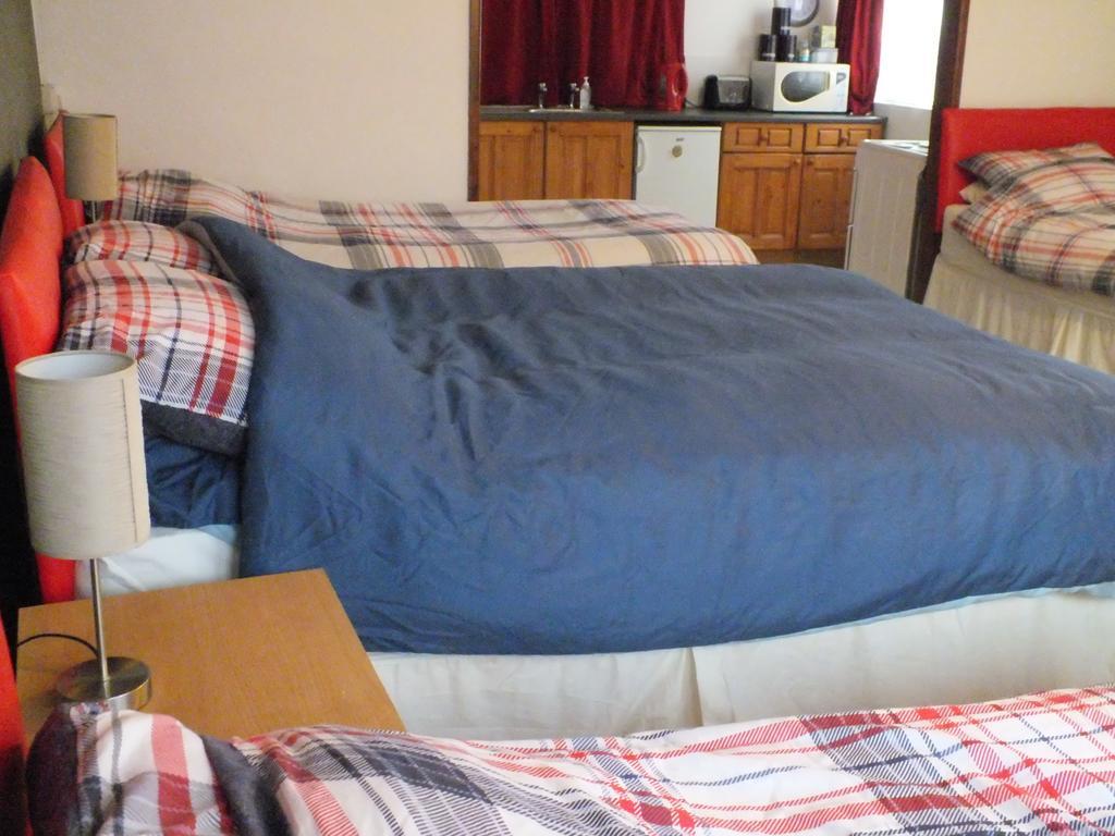 Bonna'S Bed And Breakfast Билт Уелс Екстериор снимка